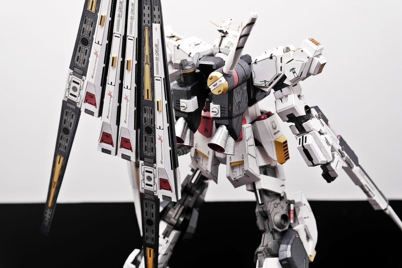 RX-93 뉴건담 페이퍼크래프트 다른 컷 3
